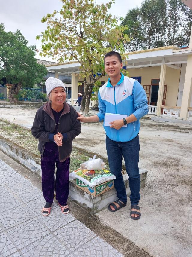 Hướng về miền Trung thân yêu - trao quà tại Giang Hải, Phú Lộc, TT Huế (21/10/2022)